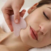Gua sha de Cuarzo Rosa