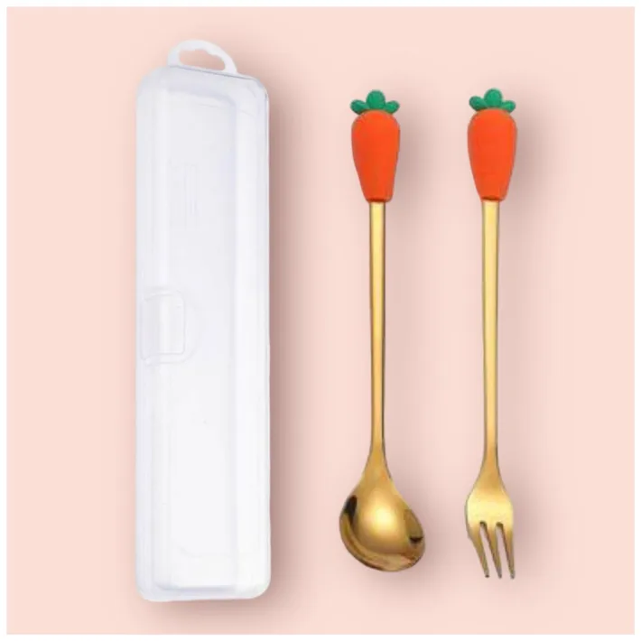 STP10196-H-ZAN - Cucharita + Tenedor de Postre Acero Dorado Zanahoria - 2pza