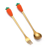 STP10196-H-ZAN - Cucharita + Tenedor de Postre Acero Dorado Zanahoria - 2pza